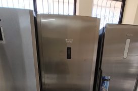 Manisa Merkezde Geniş ve Ekonomik: Hotpoint Alttan Donduruculu Buzdolabı!